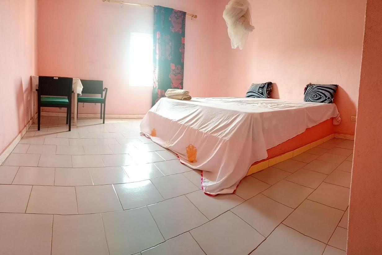 Chez Paolo Hotel Toubab Dialao Bagian luar foto