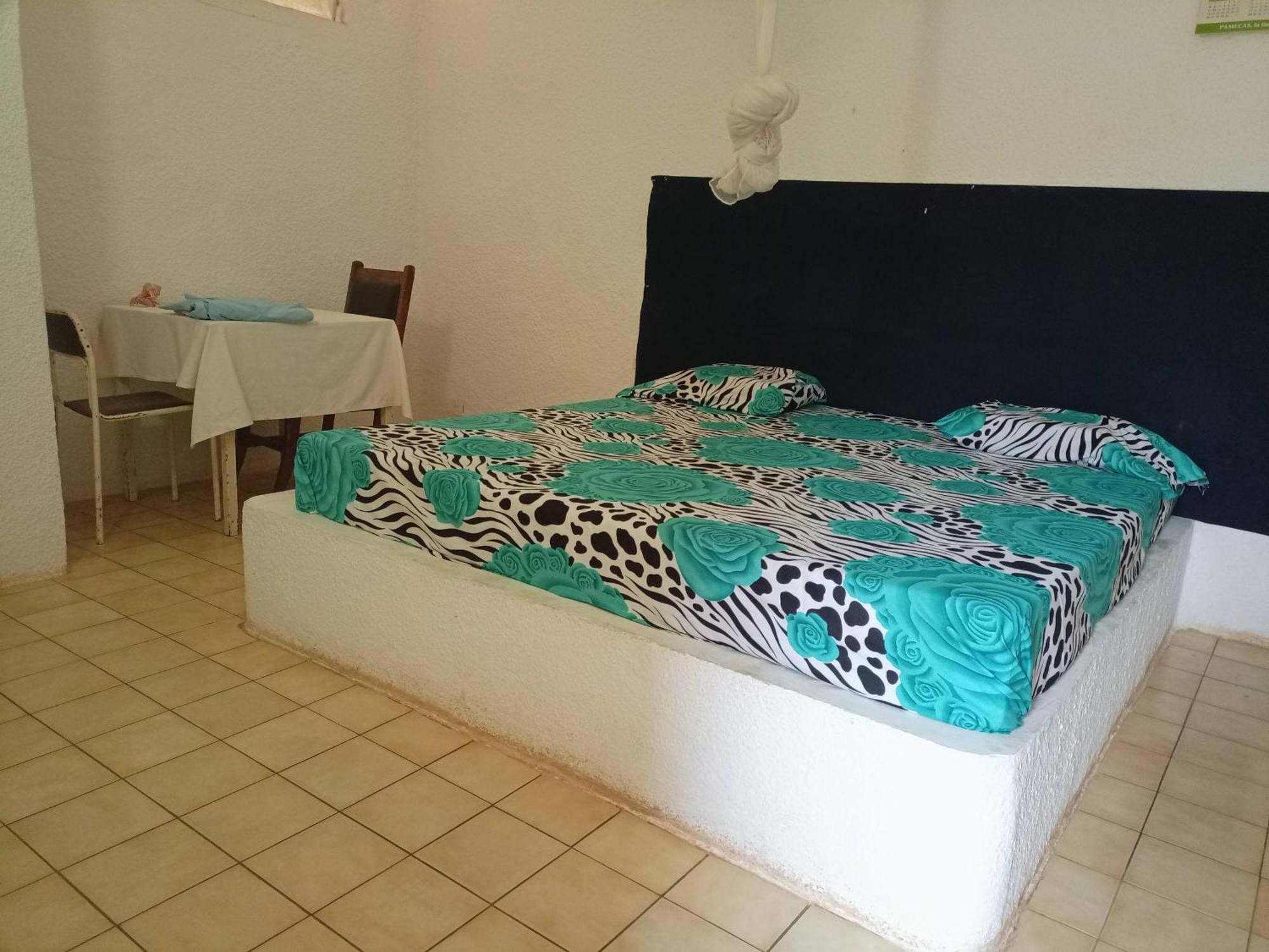 Chez Paolo Hotel Toubab Dialao Bagian luar foto