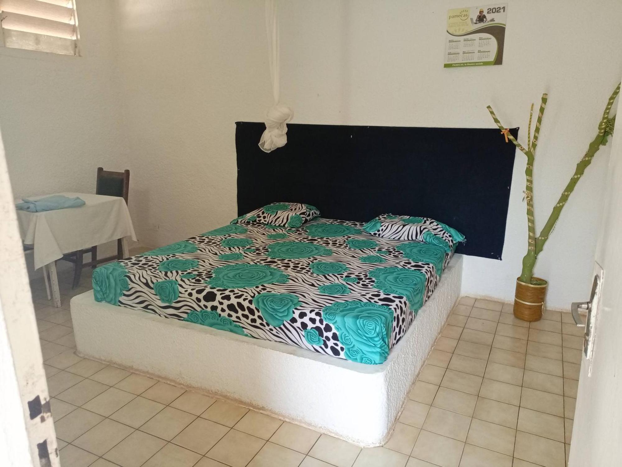 Chez Paolo Hotel Toubab Dialao Bagian luar foto